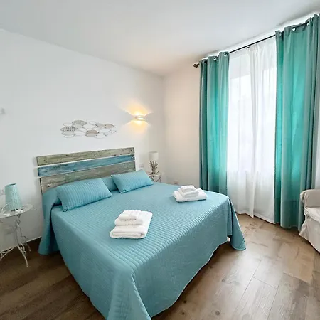 アパート La Casa Di Rosi Al Mare ヴァダ